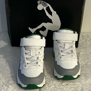 NWB Toddler Boys SHAQ Shaqnotize High Top Sneakers! Size 6 Super Cute